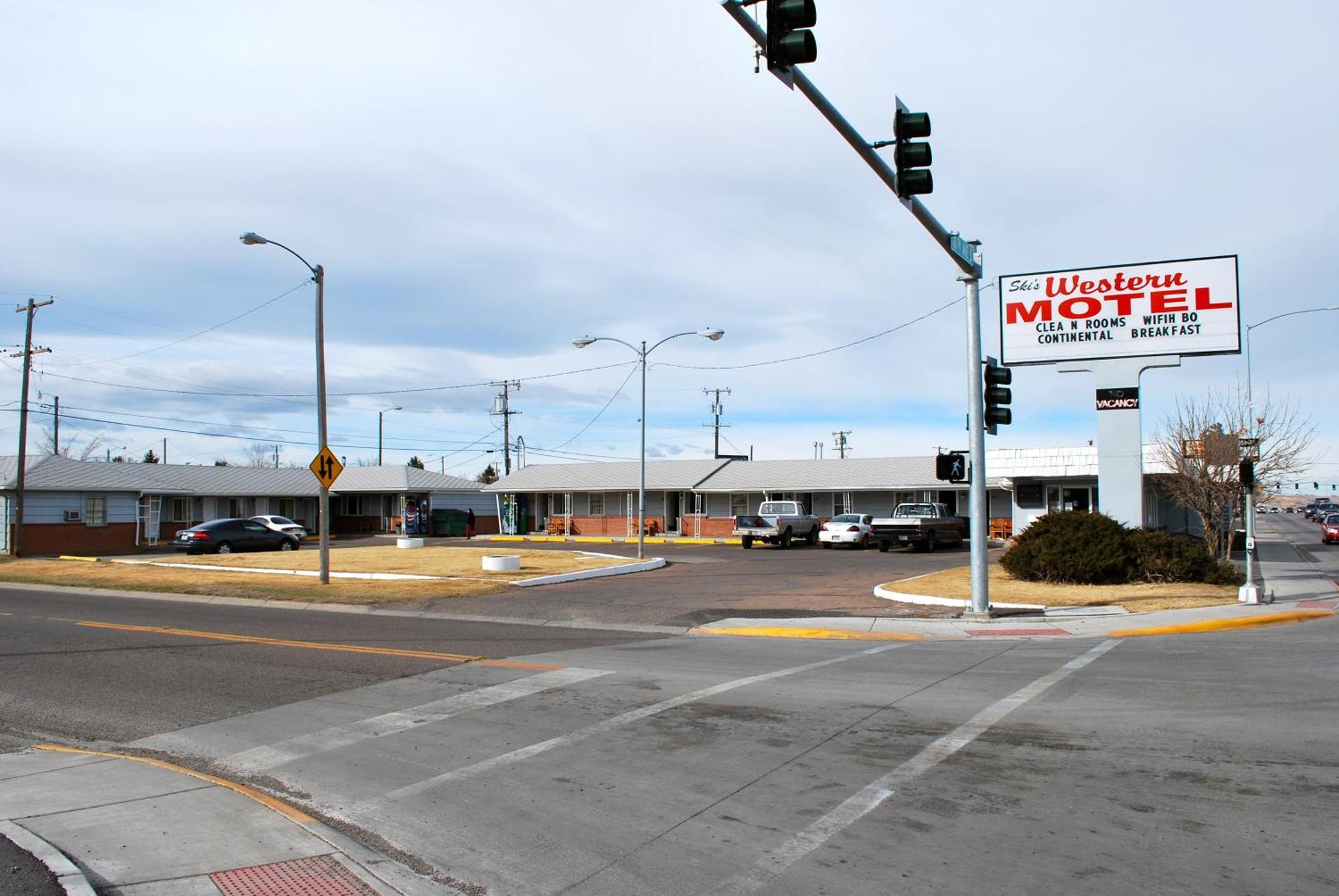 Ski'S Western Motel Great Falls Exterior foto